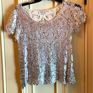 Thick lace in silver shirt sleeve top
